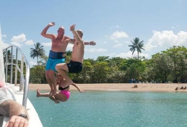 Plavba katamaránem Puerto Plata: šnorchlování, grilování a otevřený bar — Guided tour and outdoor activity