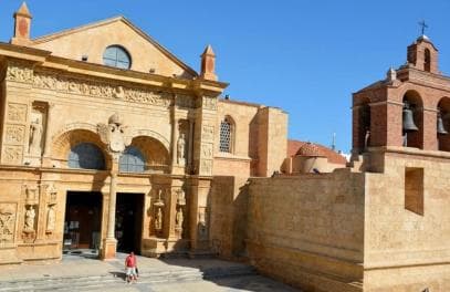 Santo Domingo: Tour durch die Kolonialzone mit Kaffee und Schokolade — Guided tour and outdoor activity