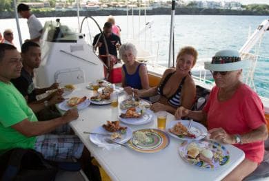 Puerto Plata: Tagesausflug mit dem Katamaran nach Sosúa mit Mittagessen und Getränken — Guided tour and outdoor activity